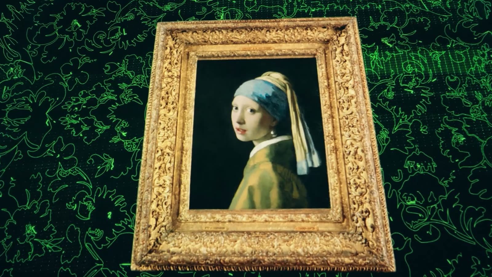 Sound design for exhibitions: Girl with a Pearl Earring in its frame, projected on the walls at Fabrique des Lumières in Amsterdam
